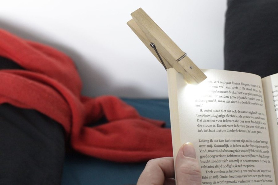 Kikkerland Lazy Suricata | Booklight Clothespin