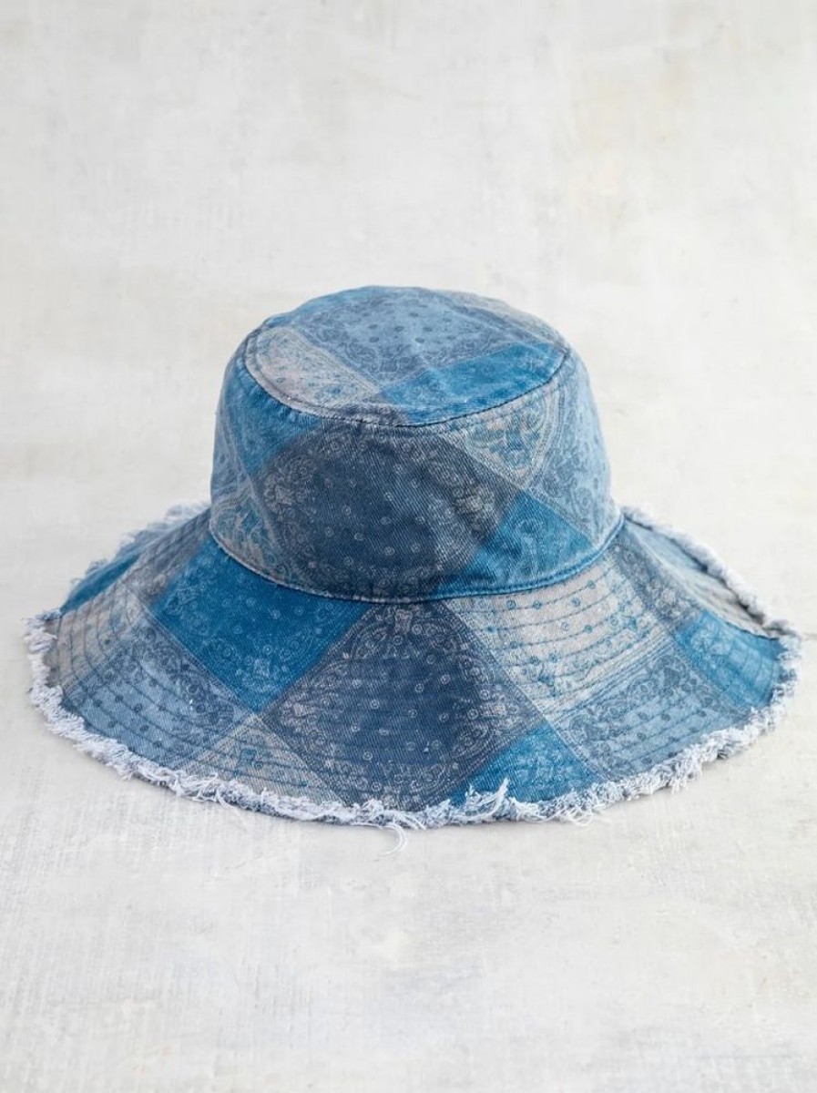 Styling Lazy Suricata | Printed Bucket Hat Blue Bandana